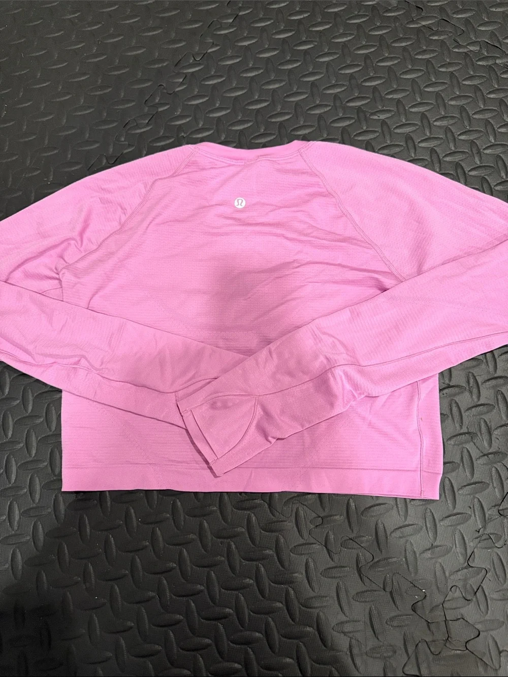 Women’s Pink Long-Sleeve Crewneck Crop Top